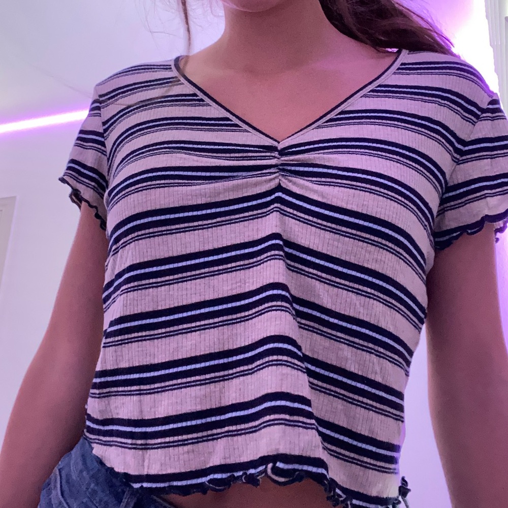 cute stripped top !